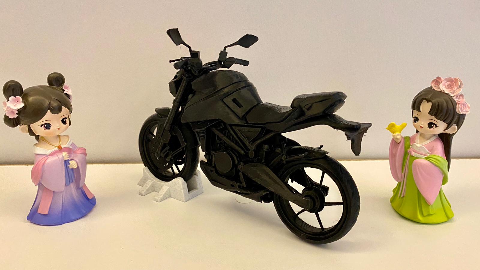 Motor figürü arkadan