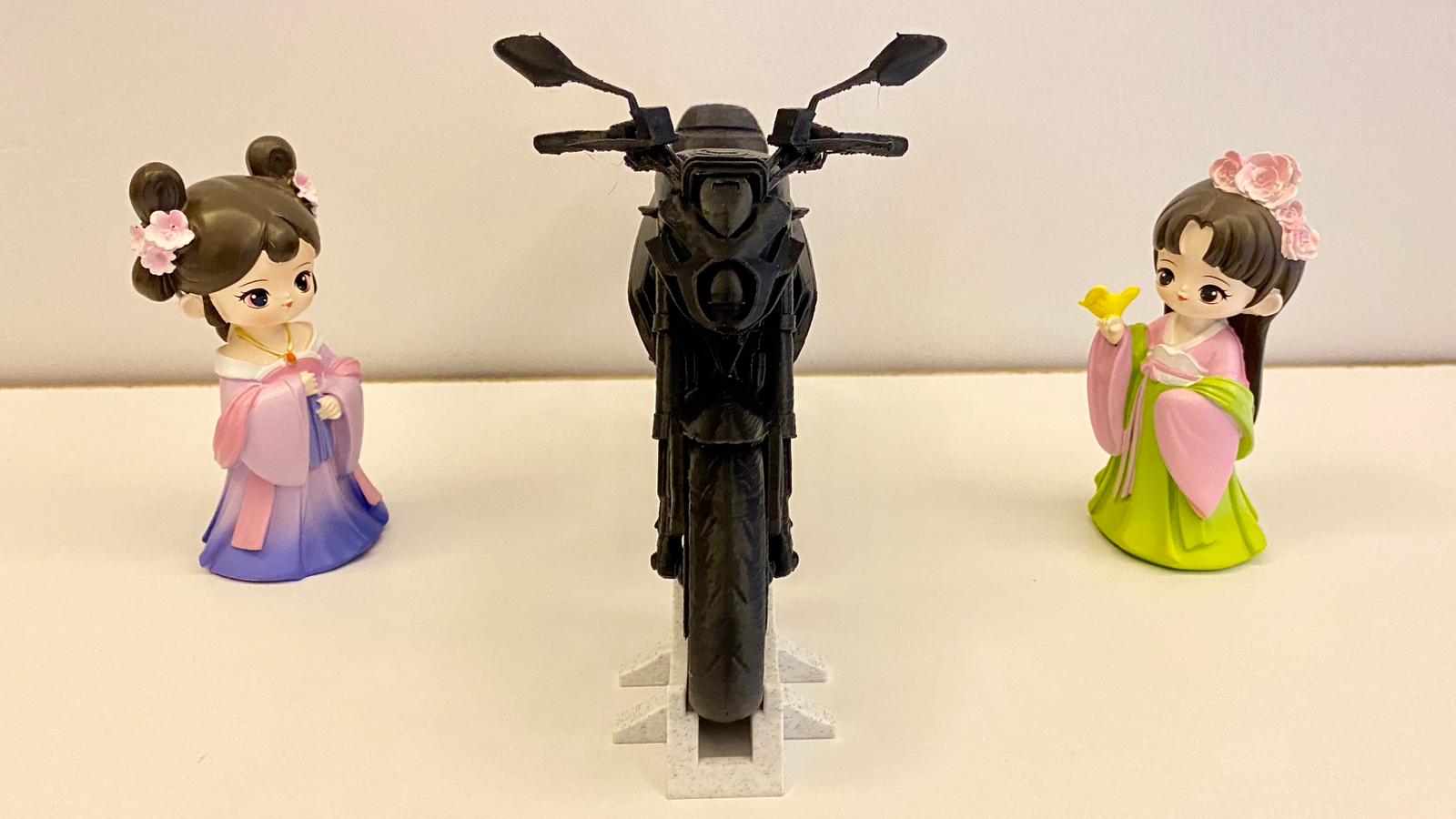 Motor figürü önden