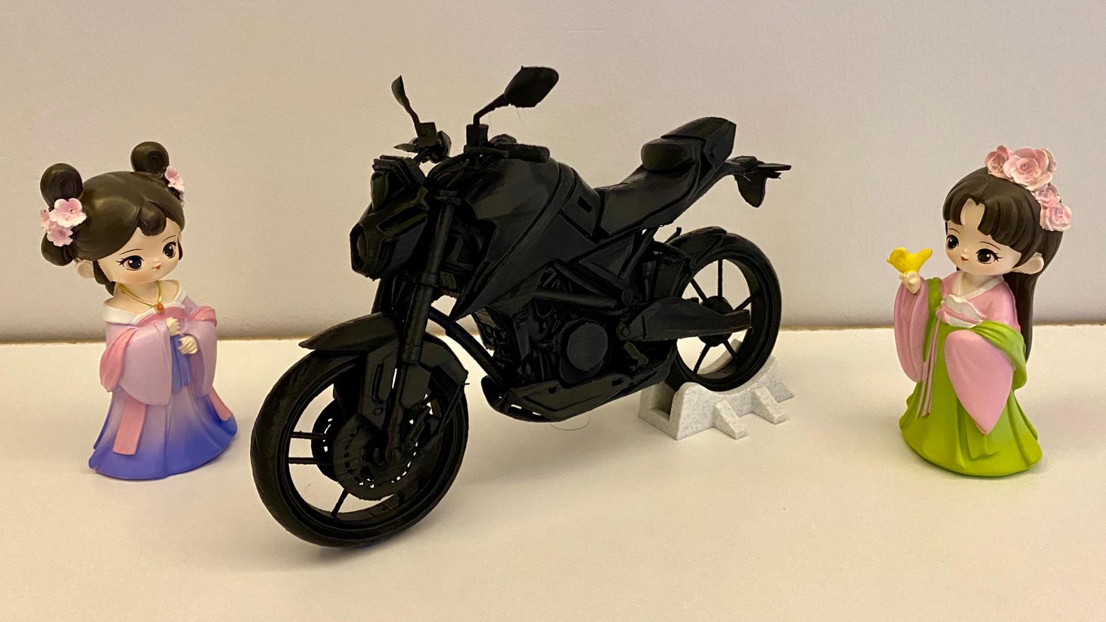 Motor figürü soldan